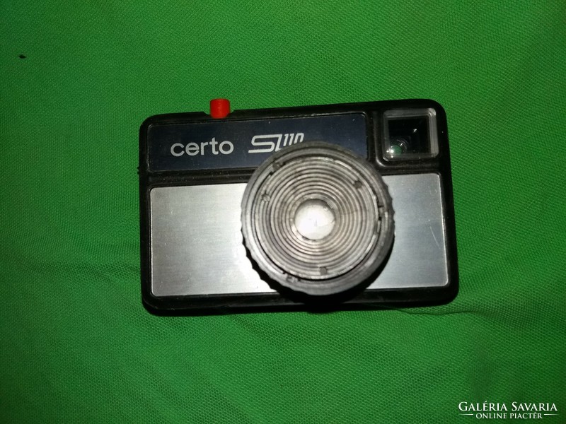 Régi CERTO SL 110 analóg fényképezőgép a képek szerint