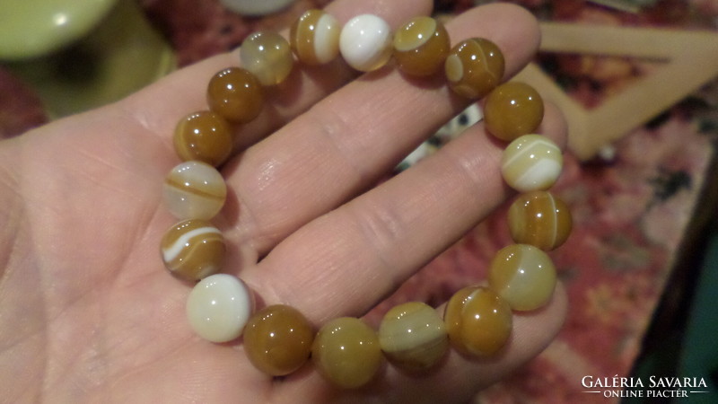 A rubber bracelet made of approx. 1 cm mineral pearls.