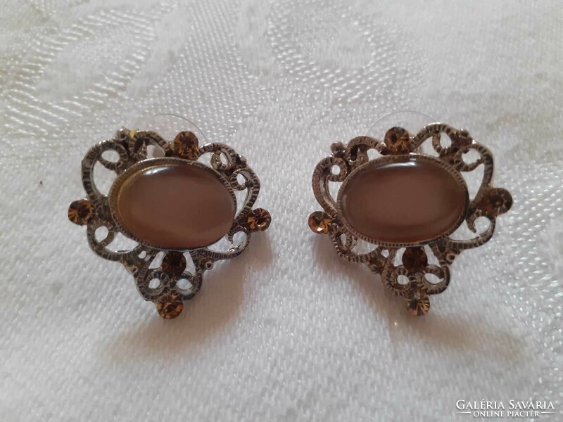 Very nice earrings decorated with satin glass