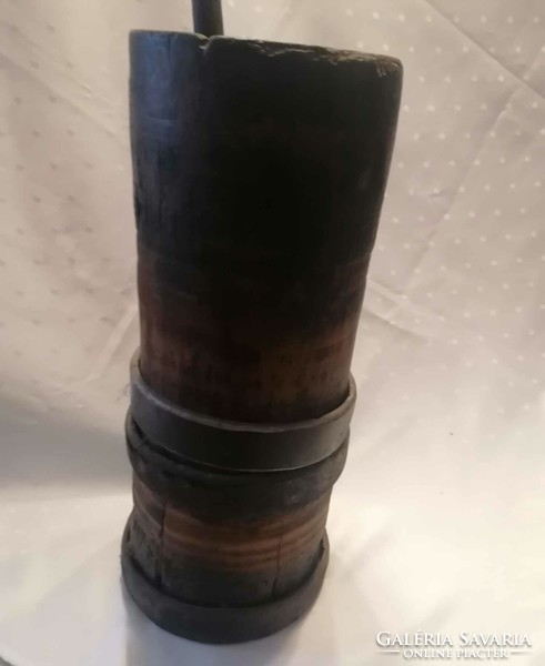 Large wooden mortar, frothing