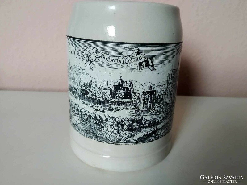 German 0.5 liter ceramic beer mug, Löwenbrauerei Passau