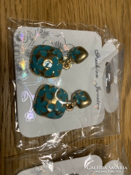 Bizsu unopened earrings in 3 colors