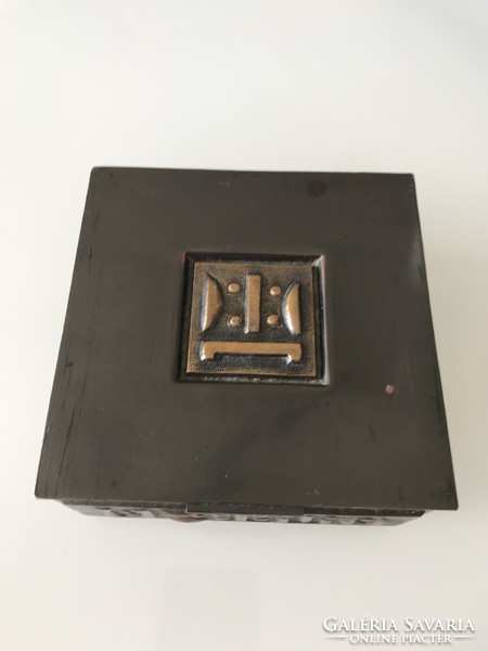 Will Károly ötvösművész bronzbetétes doboza fa belsővel, jelzett