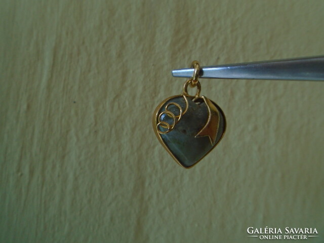 Old but new condition heart-shaped pendant made of original Canadian jade stone in a gold-plated socket