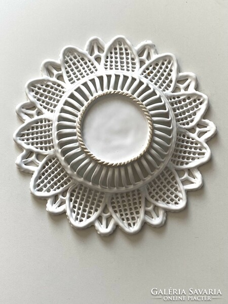 Hand-shaped white openwork porcelain wall plate 26.5 Cm