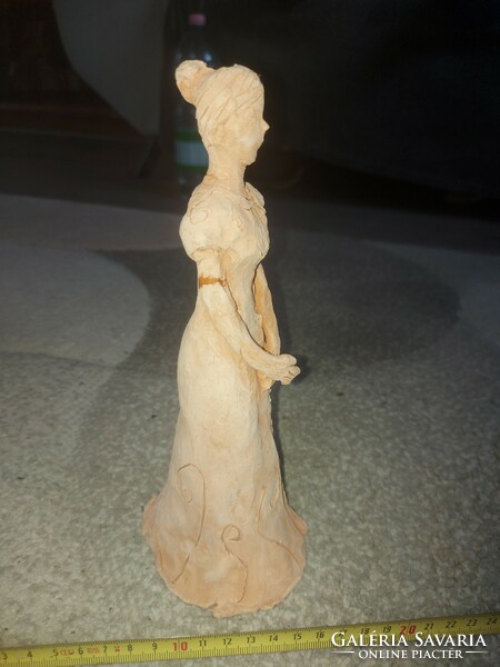 Terracotta lady statue