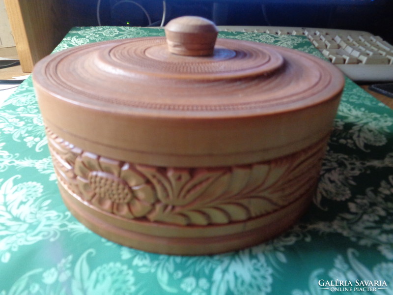 Turned-folk, carved wooden box, 16 x 10 cm