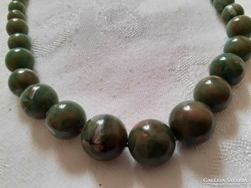 Green, marbled plastic necklace with decreasing links