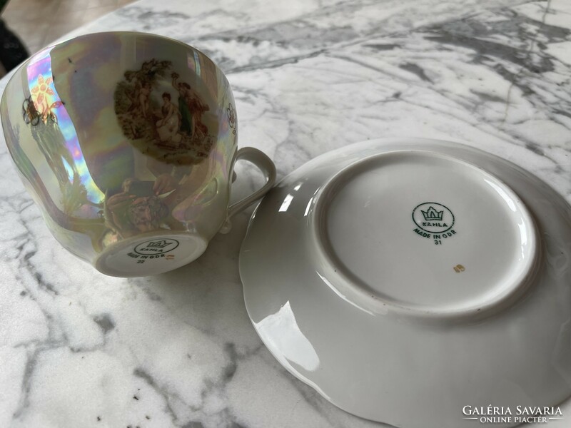 Gyűjteménybe való lüszter mázas jelenetes teás csésze kistányérral.