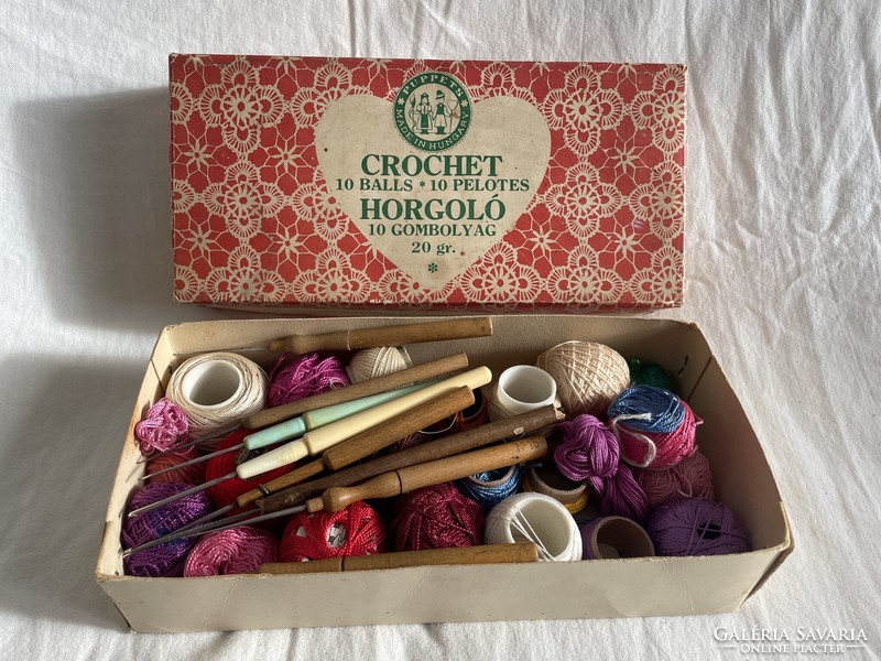 Crochet needles and threads