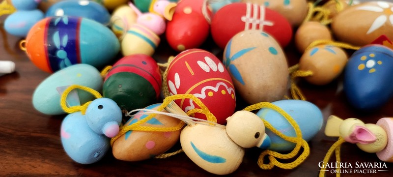 Régi, sok darabos, kézzel festett húsvéti fatojás, facsibe, csibe, fa tojás Húsvét