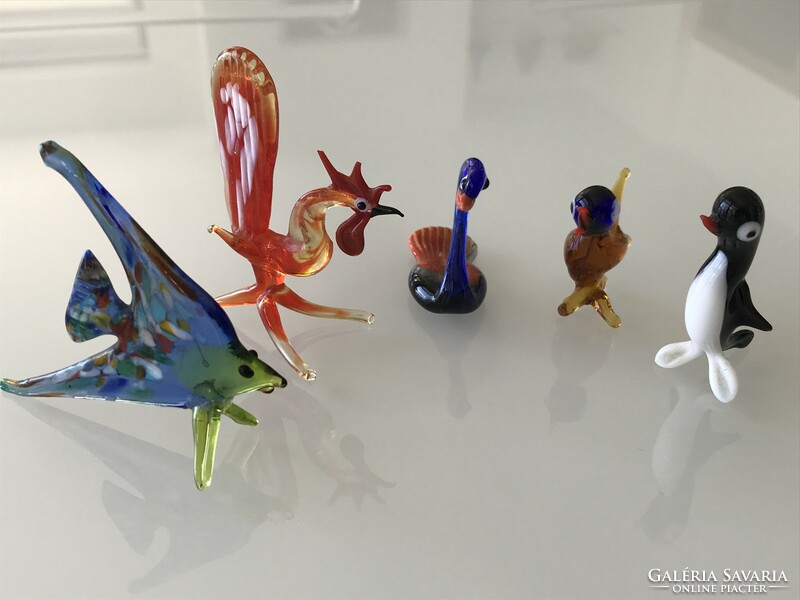 Kézműves üveg figurák, 5 db, 7 cm és 5 cm magasságúak