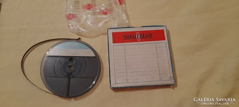 Maxell tape and sonocolor box in one