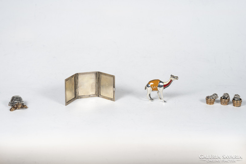 Ezüst miniatűr teknős aranyozott részletekkel