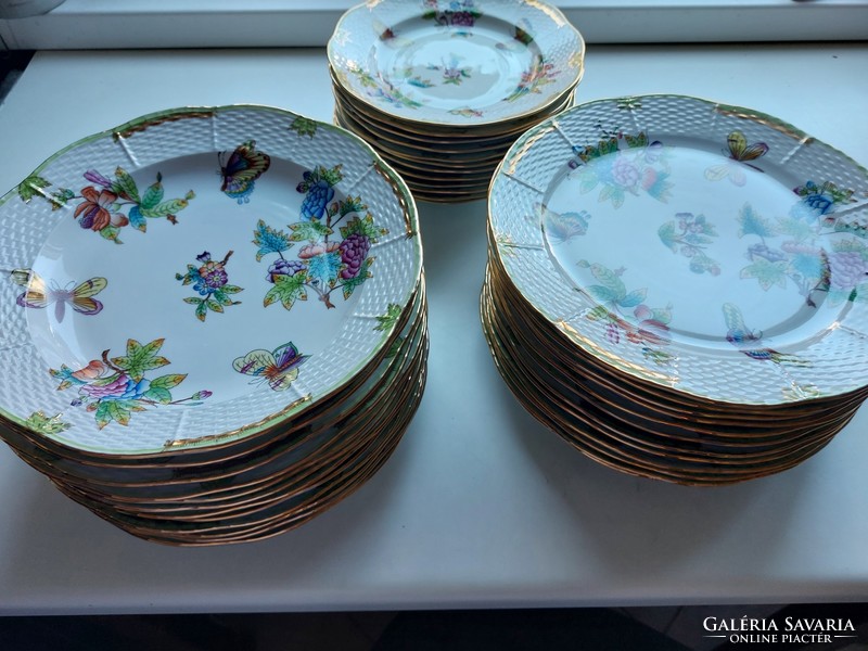 Herend Victoria plate set