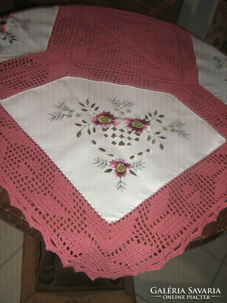 Beautiful hand-crocheted edge and crocheted floral tablecloth