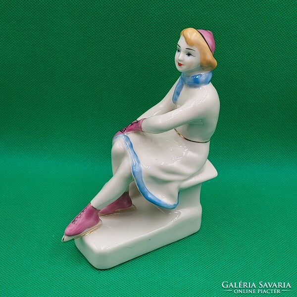 Retro  Polonne porcelán  korcsolyázó lány figura