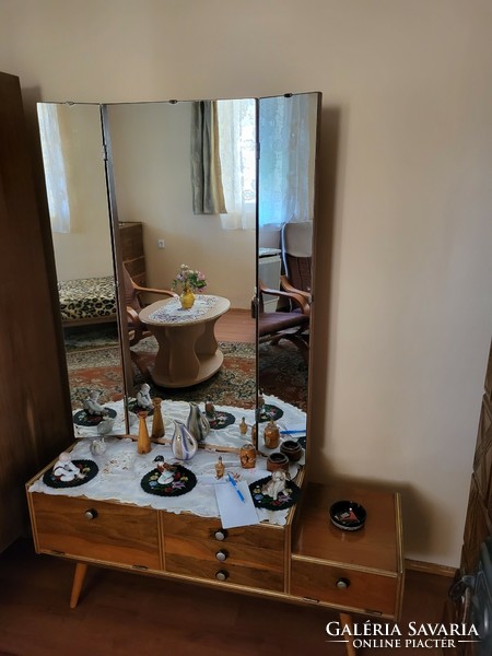 Mid -century 3 tükrös szekrény