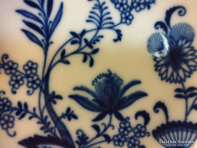 Gyönyörű német hagymamintás porcelán kompótos tál