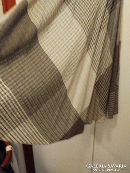 Vintage gloknis fabric skirt
