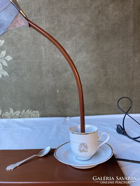Kávéfőzőből készült asztali lámpa 46 cm.