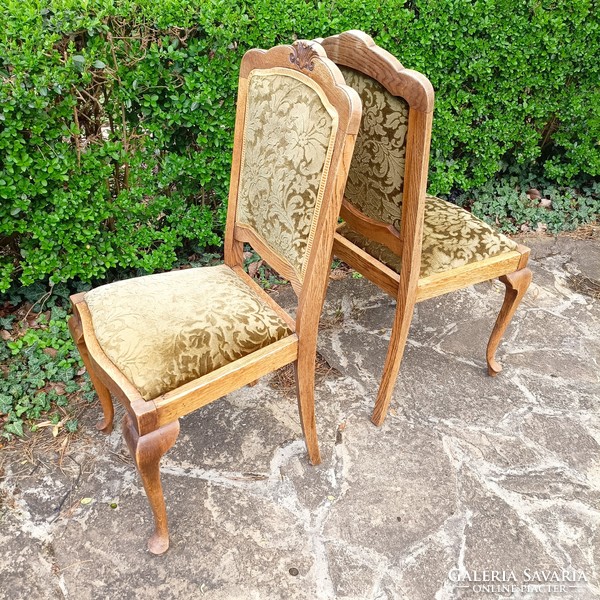 Régi faragott tölgyfa székek párban