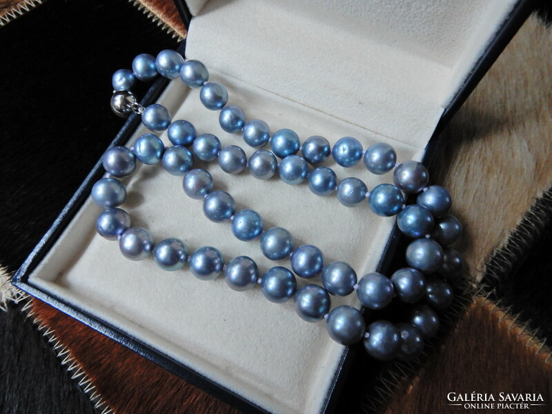 Colored freshwater pearl string with magnetic silver clasp