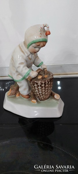Zsolnay porcelain figurine collecting coins
