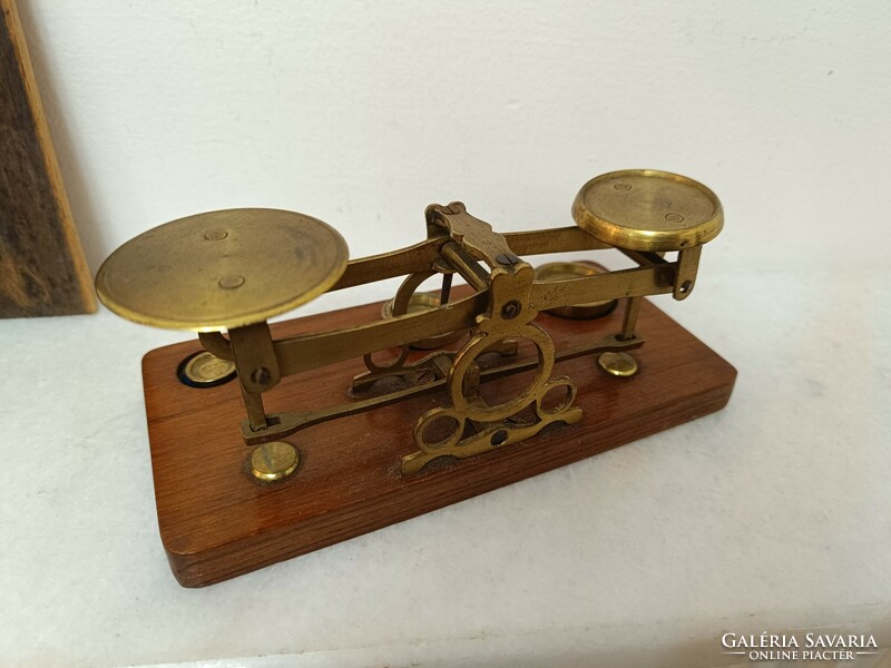 Antique mail scale with weights, portable postal device in its original box 913 8489