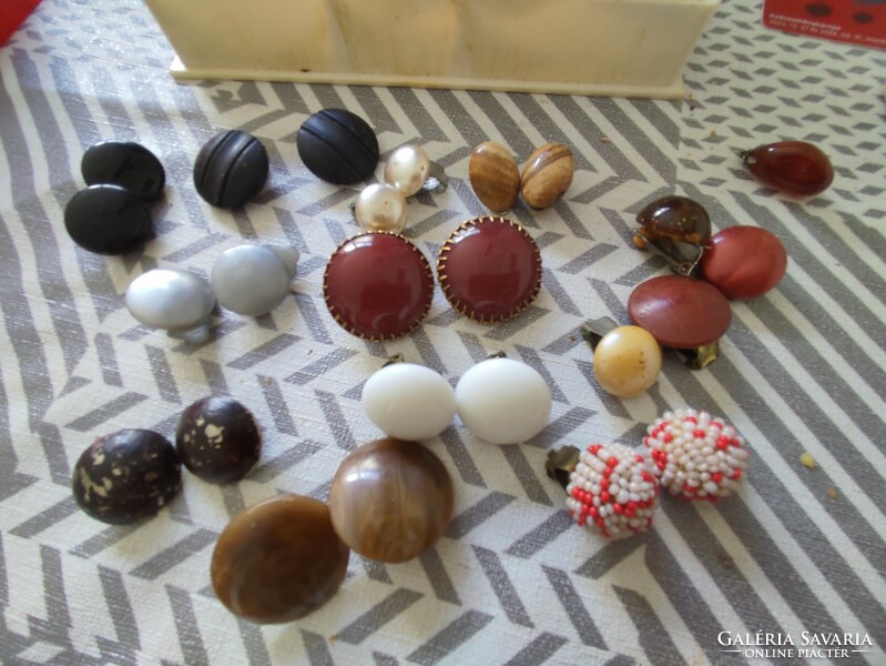 10 Pairs of vintage/retro ear clips