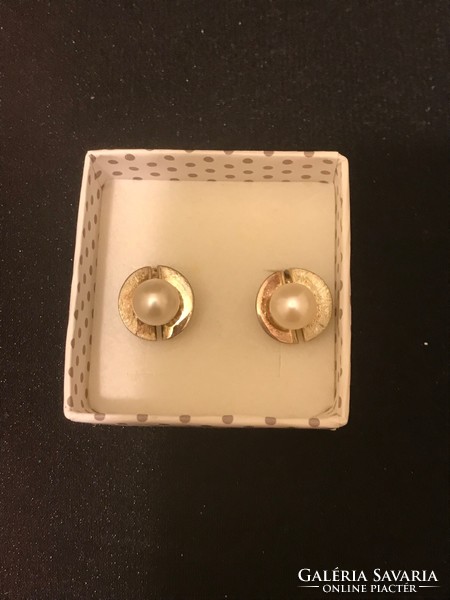 Uniquely made, particularly beautiful, studded silver / 925/ earrings decorated with cultured pearls.