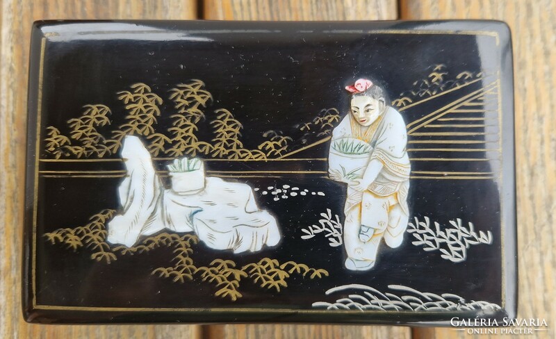 Chinese wooden lacquer box