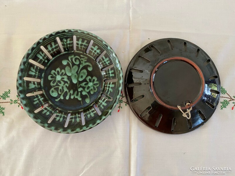 Pair of ceramic bowls