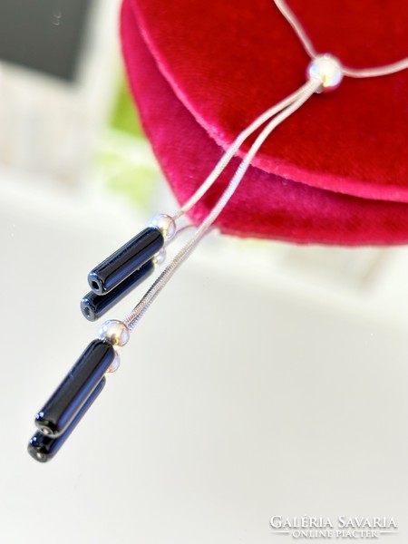 A beautiful silver necklace with onyx pendants