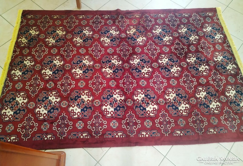 Caucasian pattern moquette tapestry with gold edging
