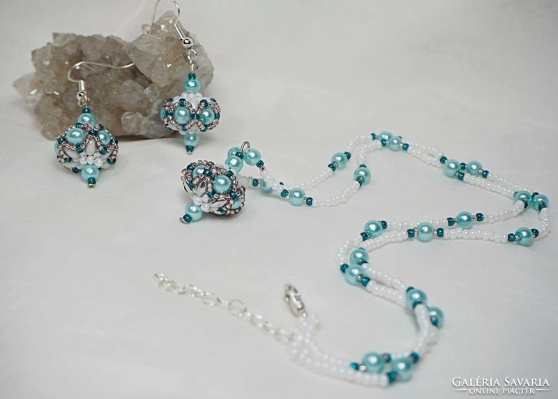 Handmade fashion jewelry set in turquoise color