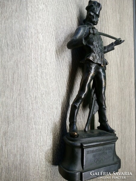 Hadik Huszàr, antik bronz szobor.Kisfaludy Strobl Zsigmond