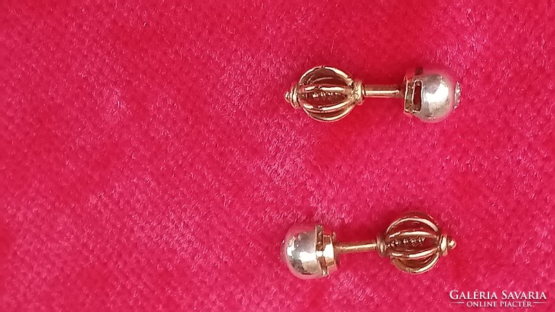 Antique gold brilles buton earrings with hallmarked basket
