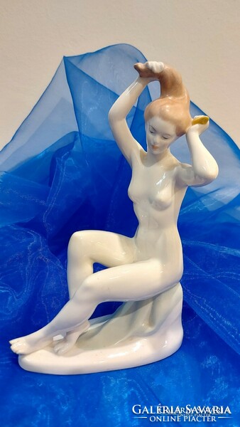 Aquincum porcelain, female nude sculpture combing her hair.