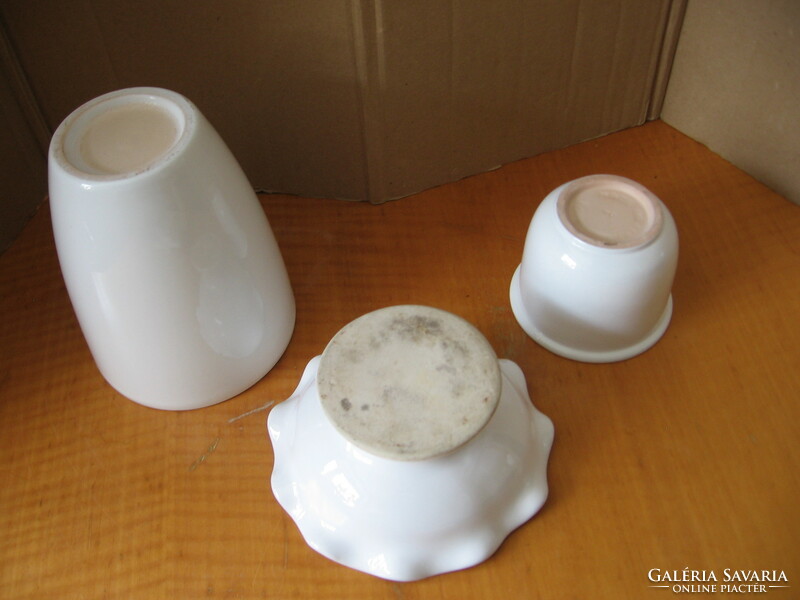 Fehér kerámia váza, kaspó, tálka összeállítás
