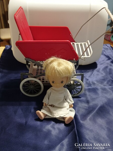 Ritka trafikos babakocsi szép állapotban ajándék jelzett babával