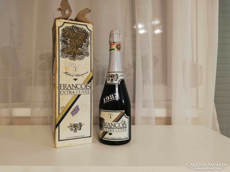 1980-as évekből Francois Extra Cuvee pezsgő