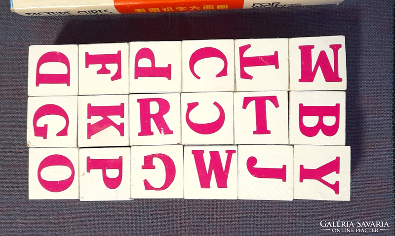 Retro fa betű-kép párosító kockakirakó