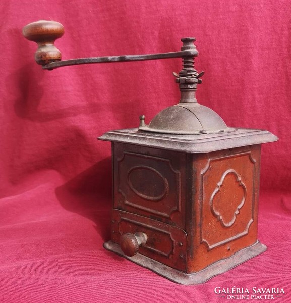 Antique coffee grinder. In extremely nice condition.