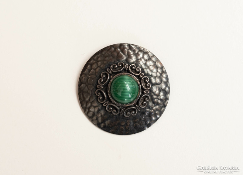 Retro fém bross zöld malachit-üveg kővel iparművész ékszer - melltű, kitűző