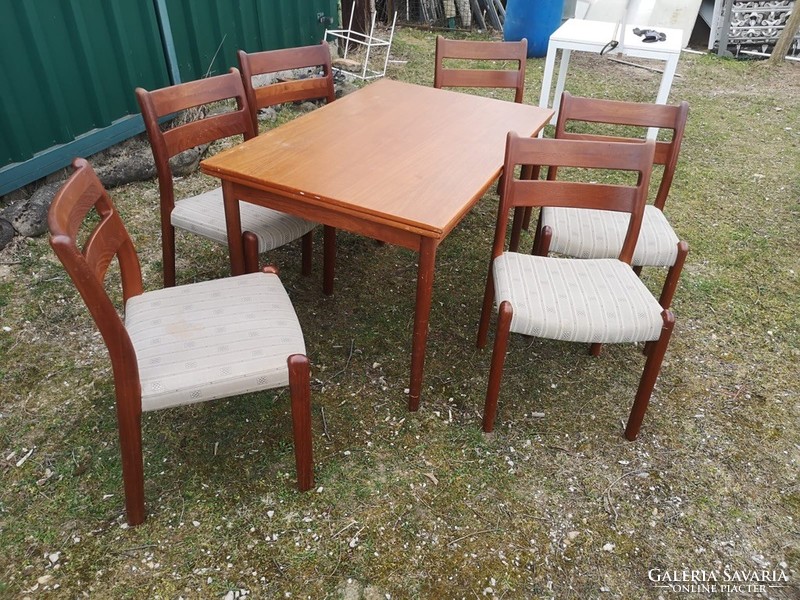 Dining table (extendable) with 6 chairs in good condition