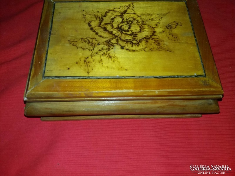 Antik fa rózsamintás intarziás szecesssziós piperetartó doboz belül tükörrel 24x19x9cm képek szerint