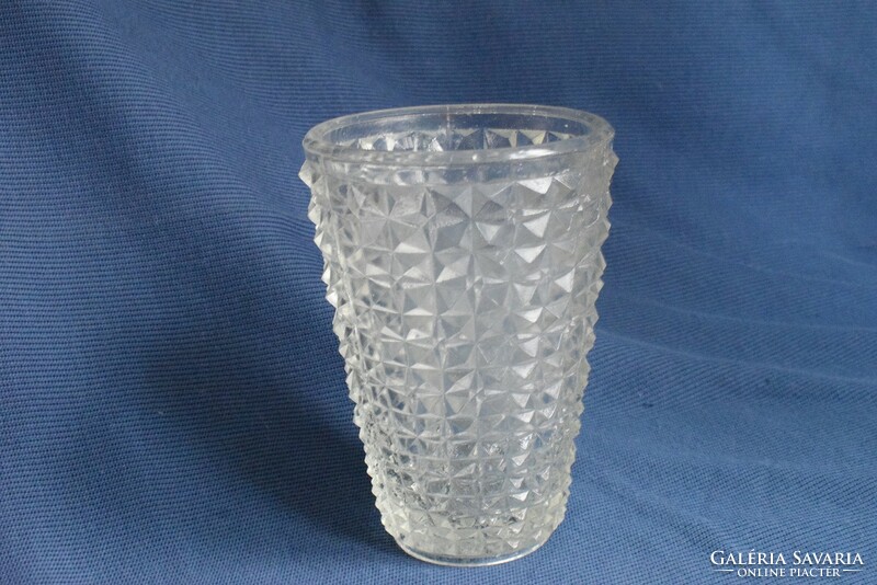 Régi váza , öntött üveg  10,5 x 15 cm apró hiba