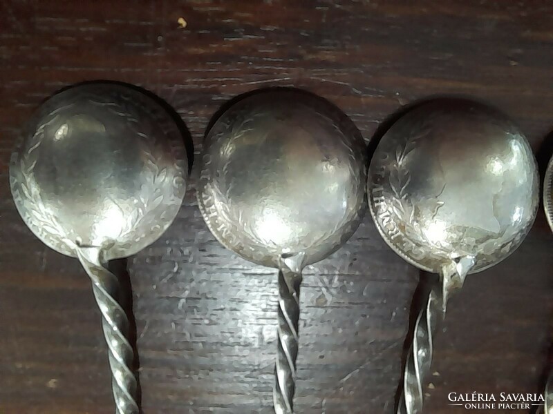 Silver Austrian 20-piece head, 5 decorative spoons, spoons, with monogram. 15.6 Grams.