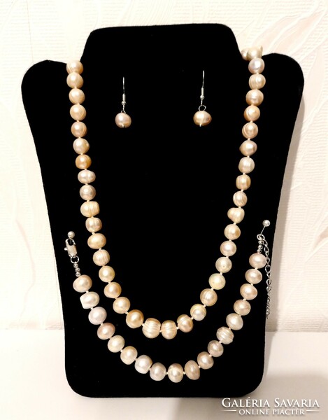 Cultured pearl set cream color!